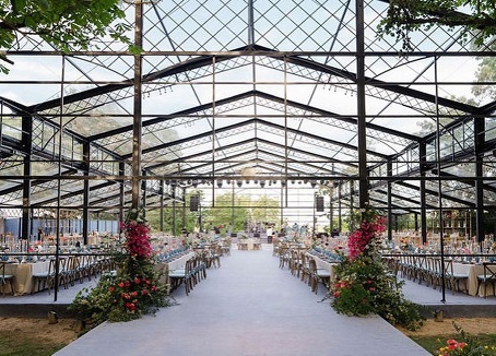 Dream Outdoor Wedding: Encountering a Wedding Tent in Nature and Romance